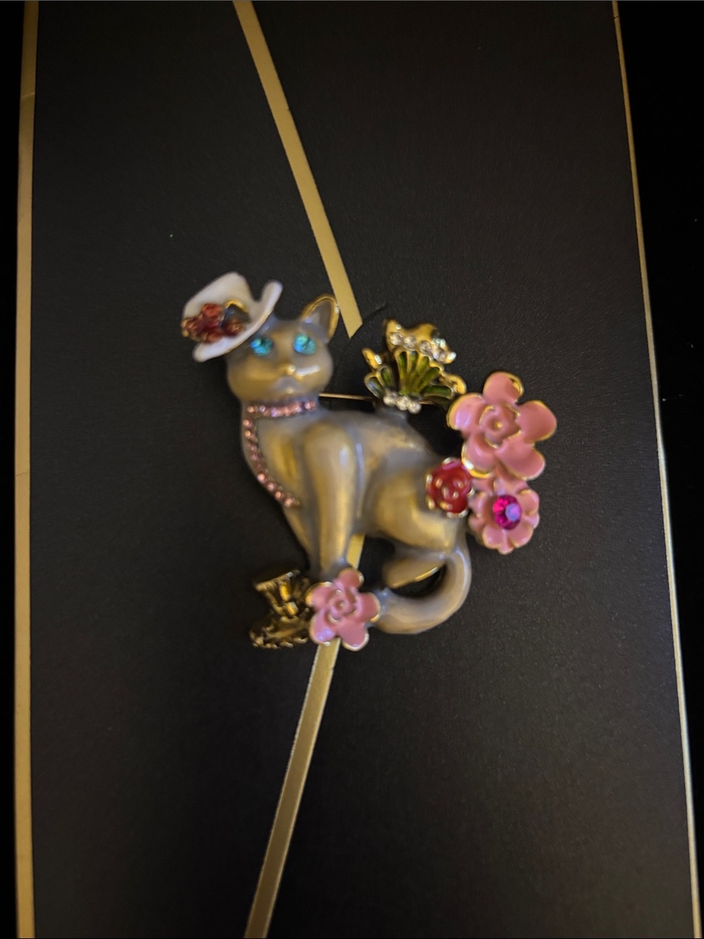 Vintage-Inspired Cat Brooch with Pink Flower Accents